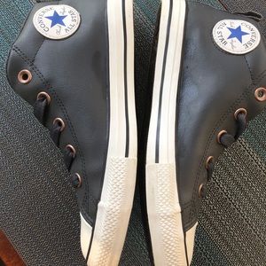 Converse almost black (gray) mid top Like New 9/10 condition Junior/Kids size 3